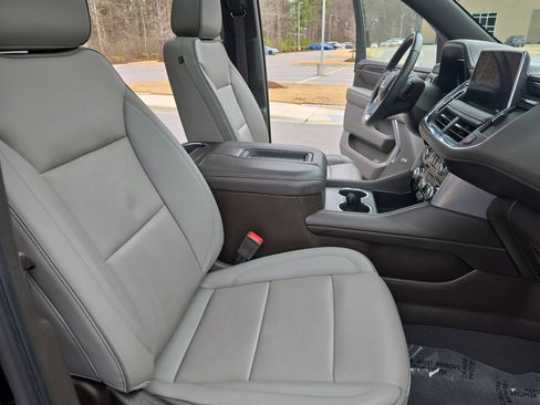 Used 2023 GMC Yukon XL SLT image 10