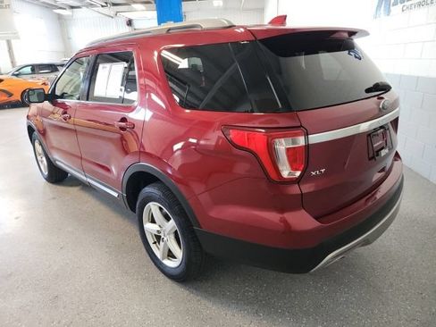 Used 2017 Ford Explorer XLT AWD/4WD image 3