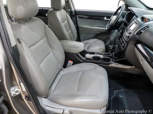 Used 2015 Kia Sorento LX AWD/4WD image 29