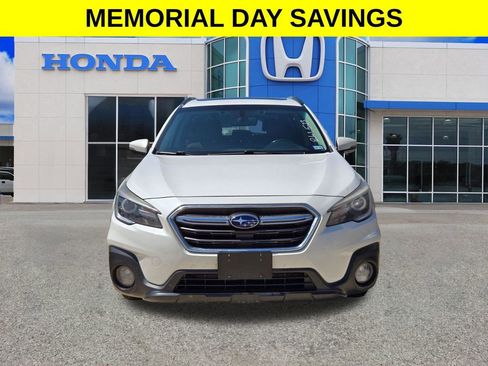Used 2019 Subaru Outback 3.6R Touring AWD/4WD image 4