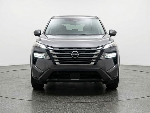 Used 2025 Nissan Rogue SV image 2