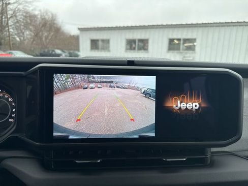 Used 2025 Jeep Wrangler Sahara image 25