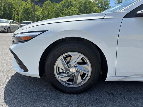 New 2026 Hyundai Elantra SE FWD image 9