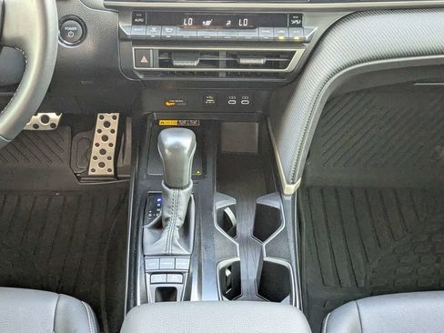 Used 2025 Toyota Camry SE FWD image 17