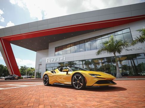 Used 2024 Ferrari SF90 Spider image 22