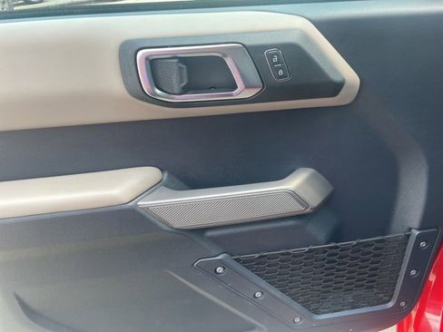 Used 2023 Ford Bronco Wildtrak image 19