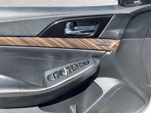 Used 2017 Nissan Maxima Platinum image 22