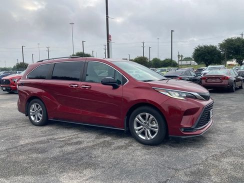 Used 2023 Toyota Sienna XSE w/ XSE Plus Package AWD/4WD image 2
