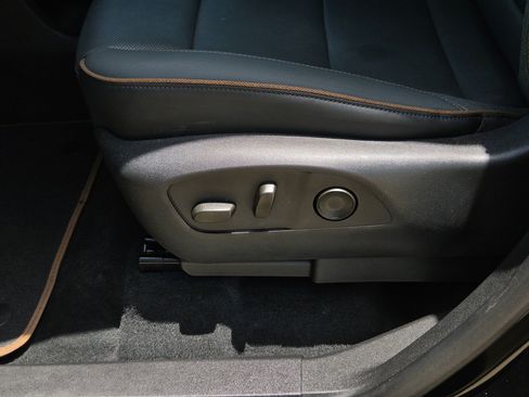 Used 2024 GMC Acadia AT4 w/ Luxury Package AWD/4WD image 28