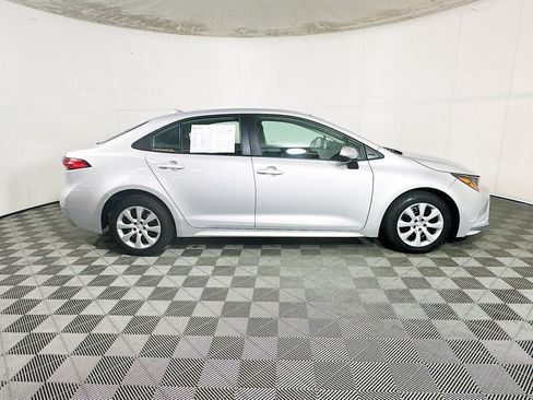 Used 2024 Toyota Corolla LE FWD image 2