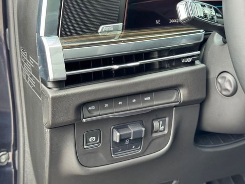 Certified 2025 Cadillac Escalade Premium Luxury AWD/4WD image 13