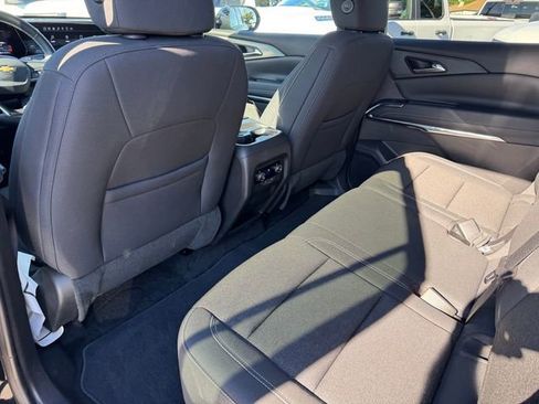 New 2025 Chevrolet Traverse LT image 15