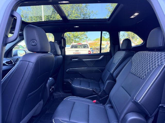 Used 2026 GMC Acadia Denali w/ Super Cruise Package FWD image 17