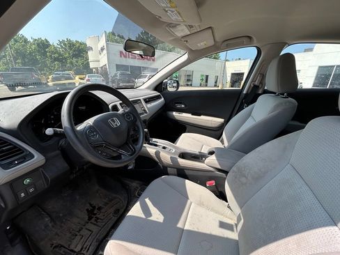 Used 2020 Honda HR-V LX image 6
