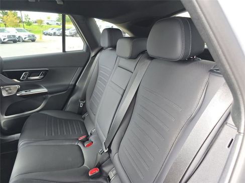 Used 2025 Mercedes-Benz GLC 350e 4MATIC image 17