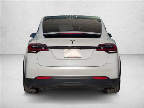 Used 2022 Tesla Model X image 7