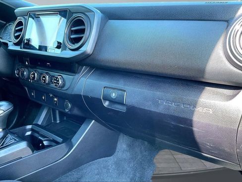 Used 2017 Toyota Tacoma TRD Off-Road w/ Tow Package (A/T) AWD/4WD image 17