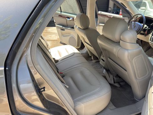 Used 2003 Cadillac De Ville w/ Comfort & Convenience Package image 39