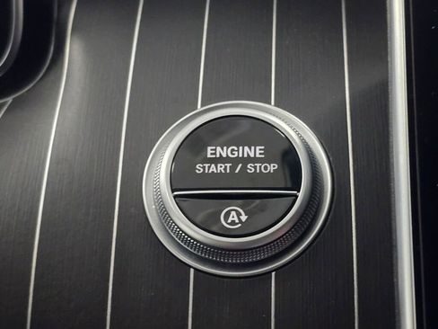 Used 2025 Mercedes-Benz C 300 4MATIC Sedan image 38