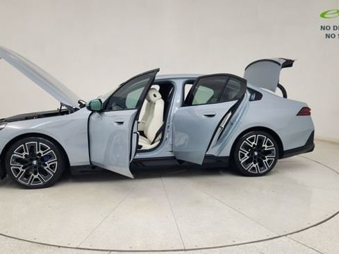 Used 2026 BMW i5 eDrive40 w/ M Sport Package RWD image 16
