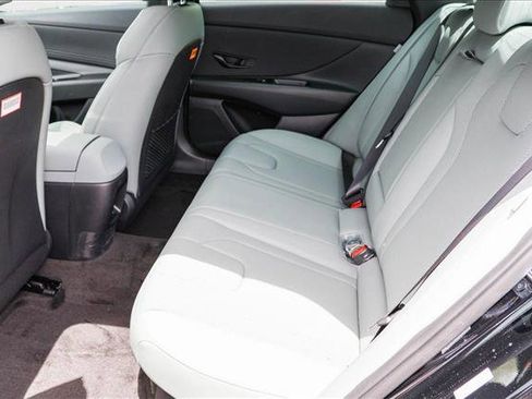 New 2025 Hyundai Elantra Limited image 24