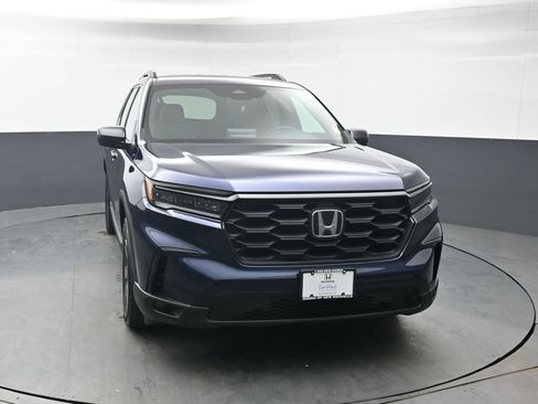 Used 2025 Honda Pilot Sport image 11