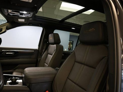 New 2026 Chevrolet Suburban High Country image 39