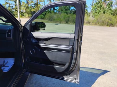 Used 2020 Ford Expedition XLT image 14