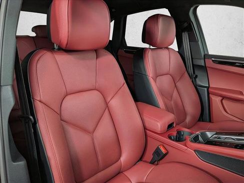 New 2026 Porsche Macan image 24