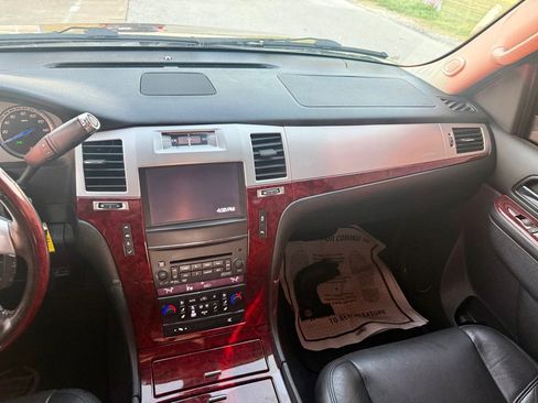 Used 2014 Cadillac Escalade ESV Premium image 16