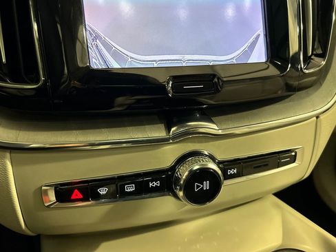 Certified 2024 Volvo XC60 B5 Plus AWD/4WD image 18