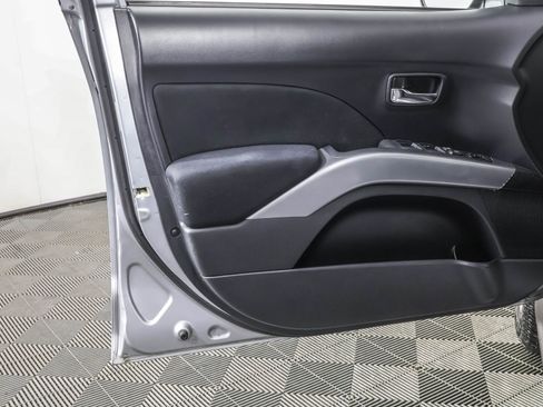 Used 2009 Mitsubishi Outlander ES image 29