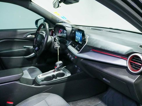 Used 2025 Chevrolet Trax RS w/ Sunroof Package FWD image 25