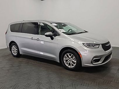 Used 2023 Chrysler Pacifica Touring-L