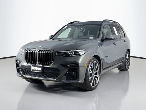 Used 2022 BMW X7 xDrive40i w/ M Sport Package AWD/4WD image 3