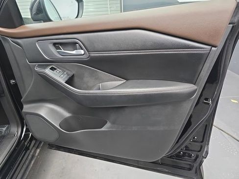 Used 2023 Nissan Rogue SL image 50