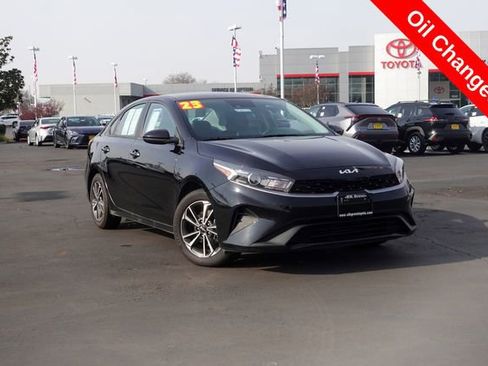 Used 2023 Kia Forte LXS image 2
