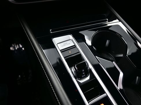 Used 2024 Volkswagen Atlas Cross Sport SE image 20