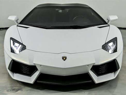 Used 2017 Lamborghini Aventador LP 700-4 AWD/4WD image 4