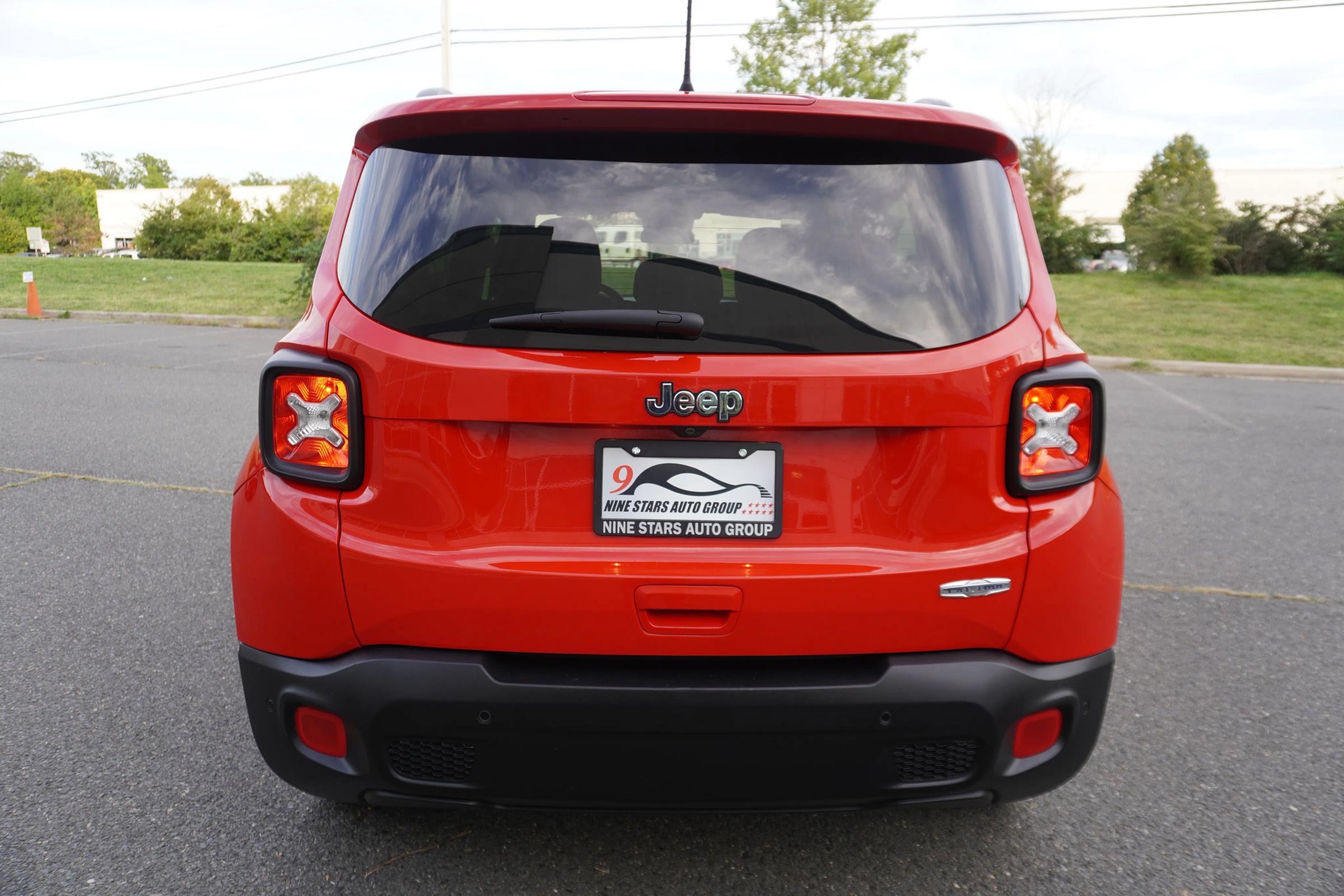 Used 2018 Jeep Renegade Latitude w/ Advanced Technology Group FWD image 6