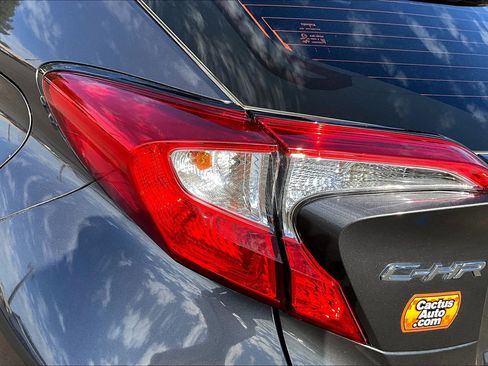 Used 2020 Toyota C-HR LE image 28