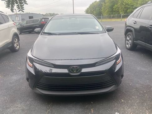 Used 2025 Toyota Corolla LE FWD image 2