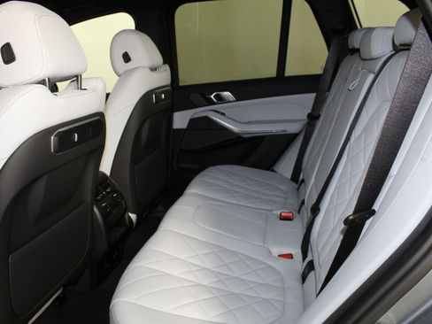 New 2026 BMW X5 xDrive40i w/ M Sport Package image 18