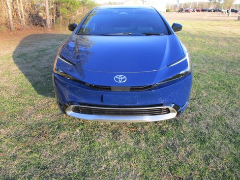 Used 2026 Toyota Prius Plug-In Hybrid image 3