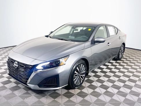 Used 2023 Nissan Altima 2.5 SV FWD image 4
