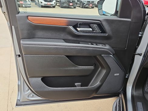 Used 2025 GMC Yukon XL Denali image 13