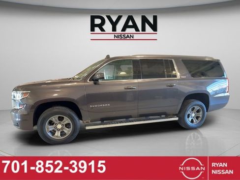 Used 2016 Chevrolet Suburban LT image 2