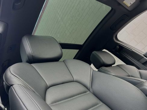 New 2025 Porsche Macan image 18