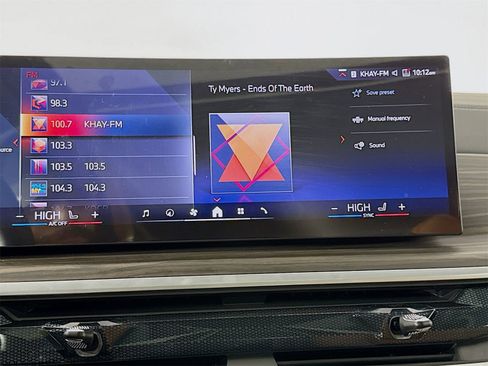 Used 2025 BMW X5 xDrive50e w/ Parking Assistance Package image 15