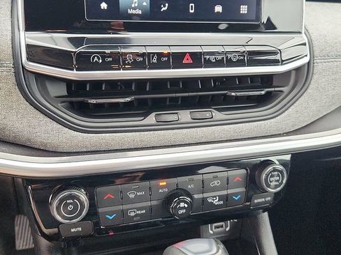 Used 2022 Jeep Compass Latitude w/ Convenience Group image 9